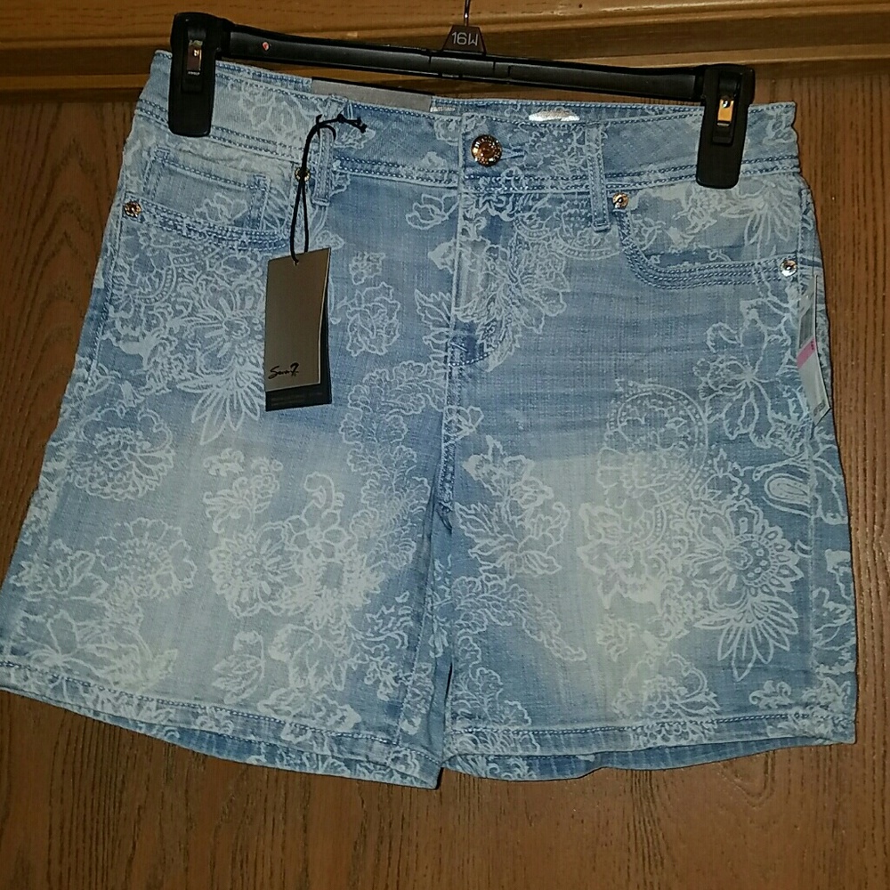 Seven blue flowered jean shorts - Picture 3 of 4